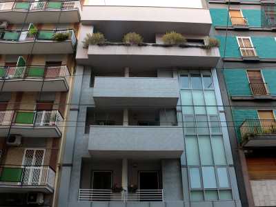 Ci spostiamo ora su via Principe Amedeo: popolosissima strada dove gli edifici del primo Novecento si alternano a condom�ni pi� moderni generalmente anonimi...